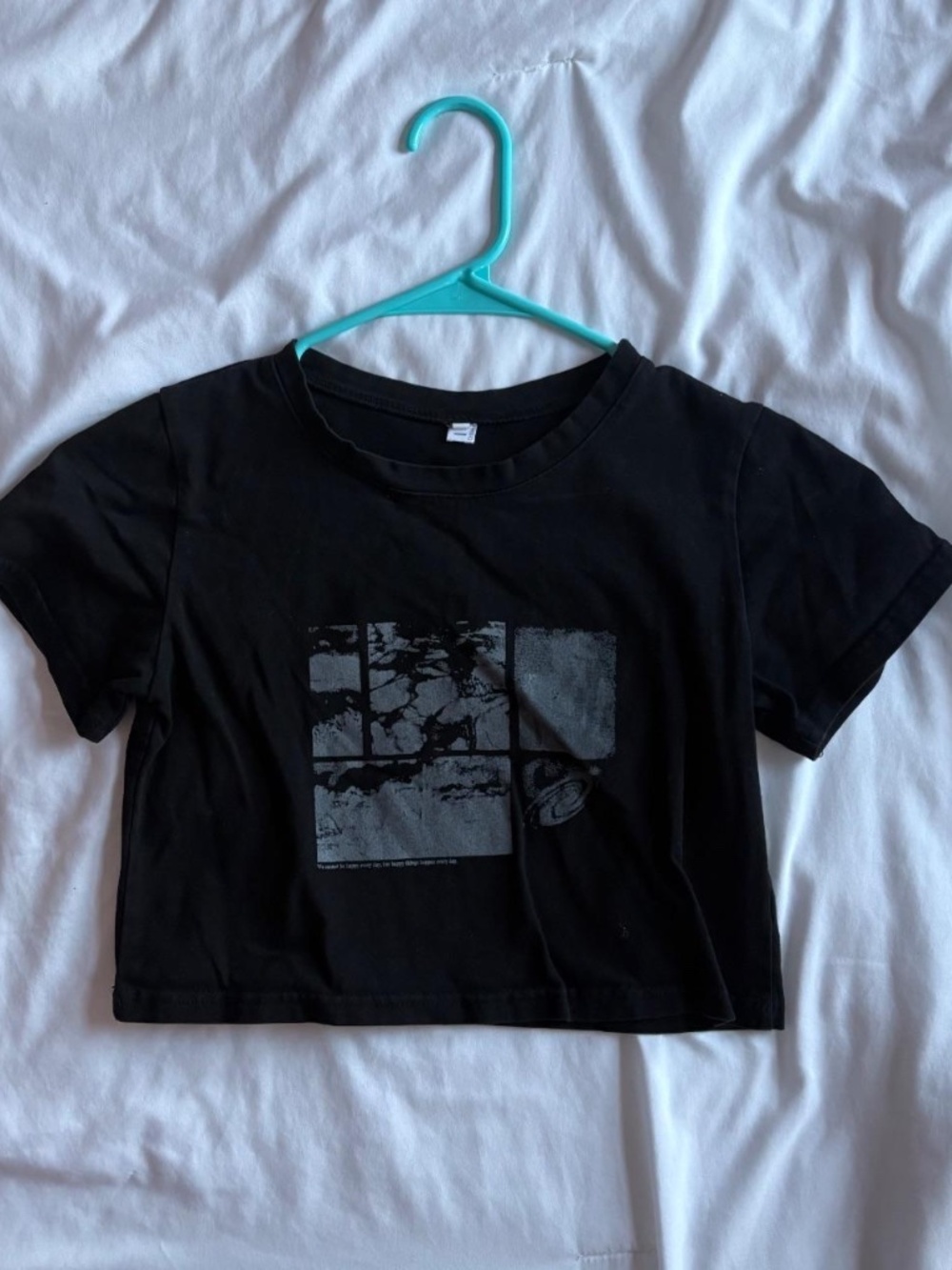 Black Short-Sleeve Print Crop Top